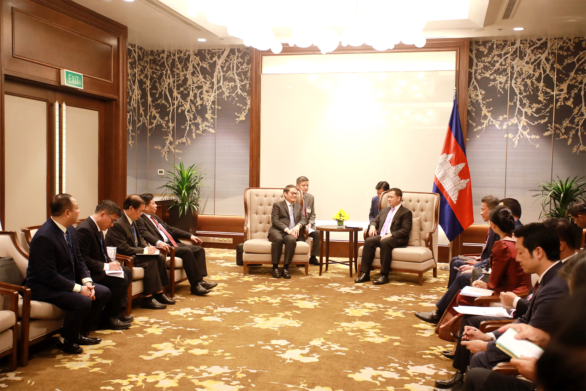 THACO Chairman meets with Cambodia's Prime Minister