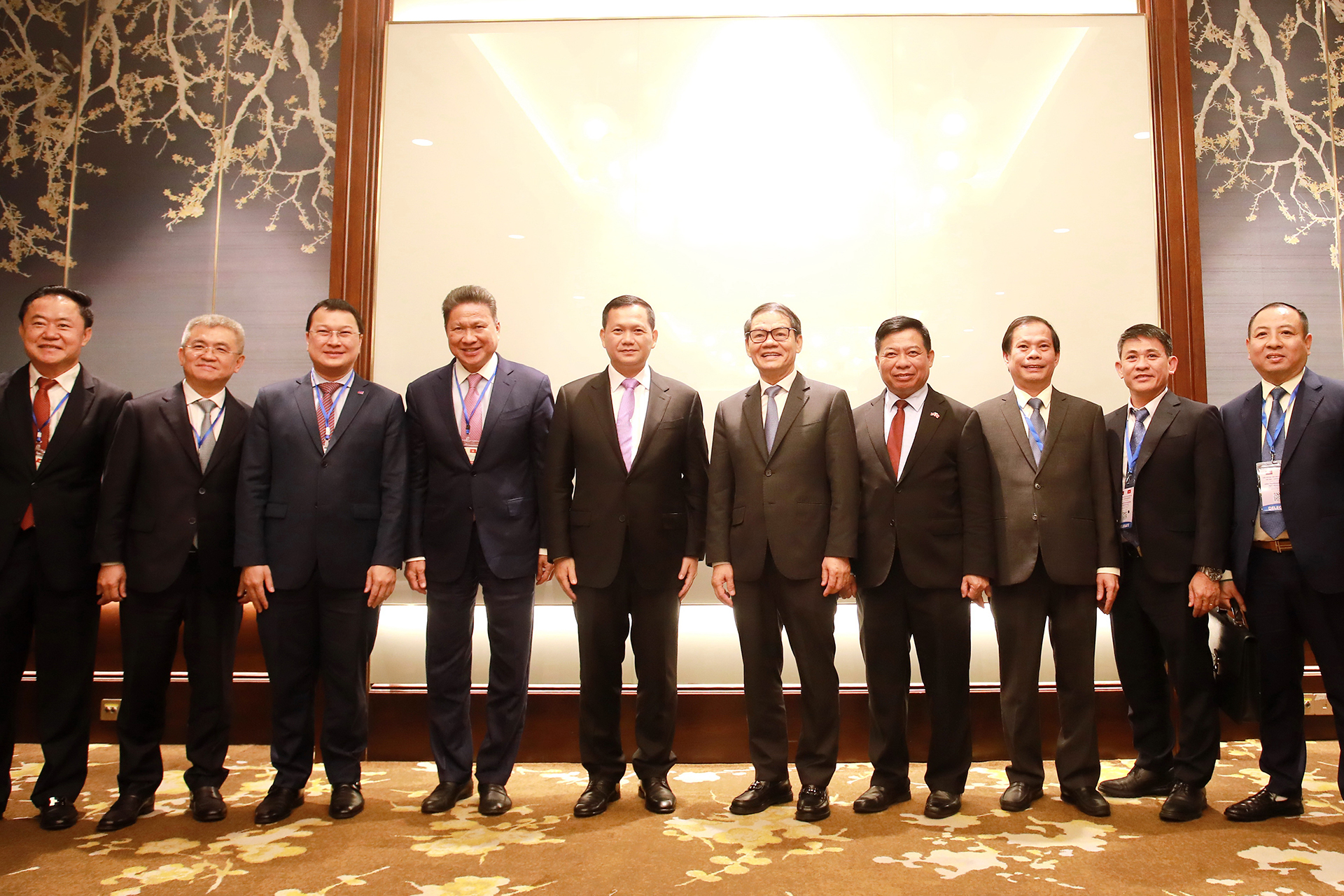 THACO Chairman meets with Cambodia's Prime Minister