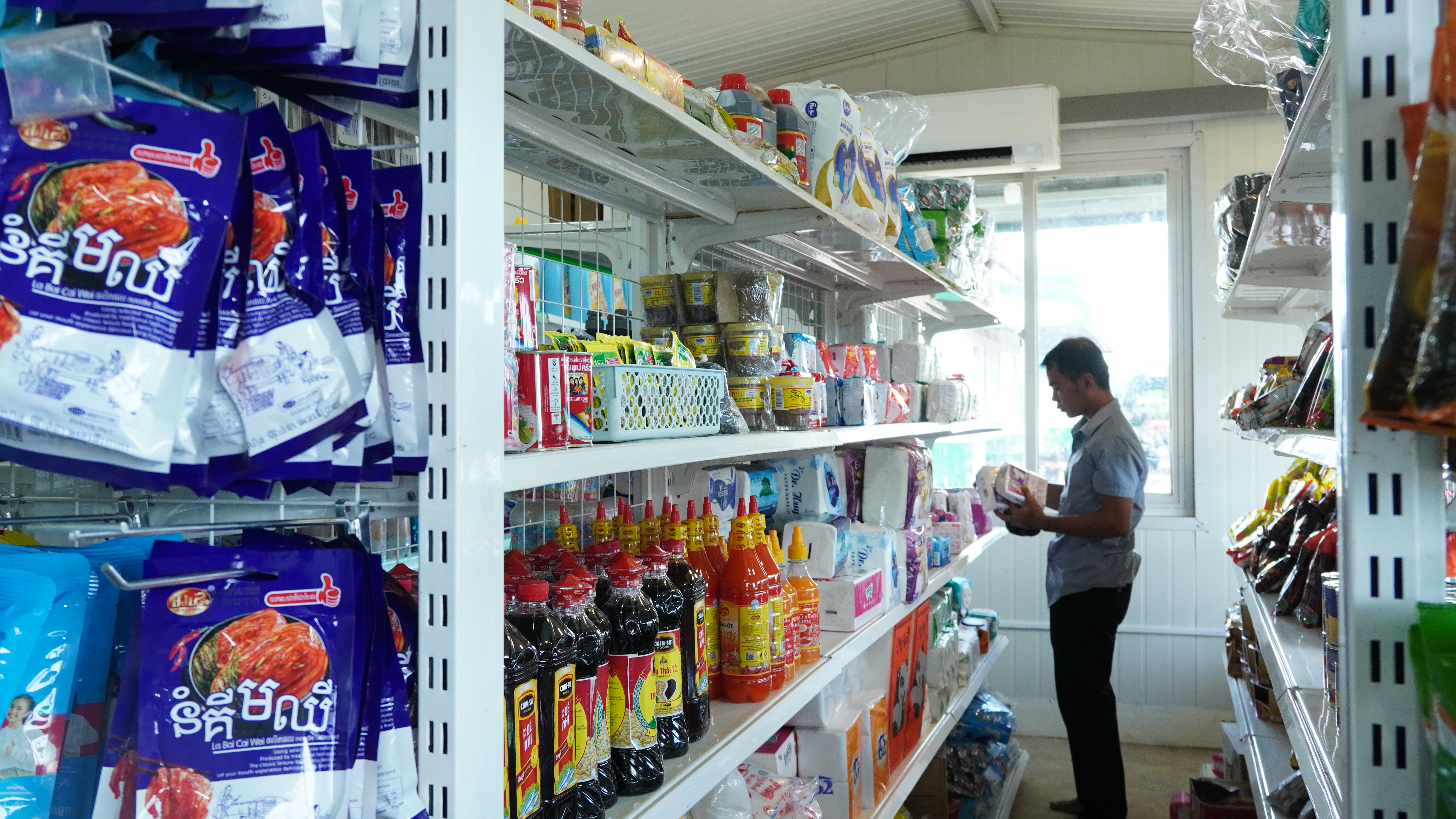 Cửa hàng tiện ích cung cấp đa dạng các mặt hàng