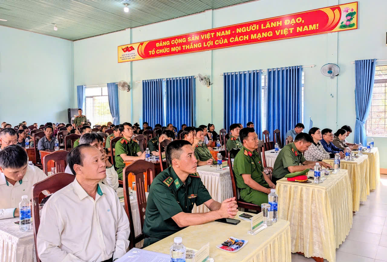 Đại biểu tham dự Lễ Kết nghĩa giữa Công ty TNHH MTV Chăn nuôi Bò Trung Nguyên, Công an xã Ia Puch và làng Bỉh
