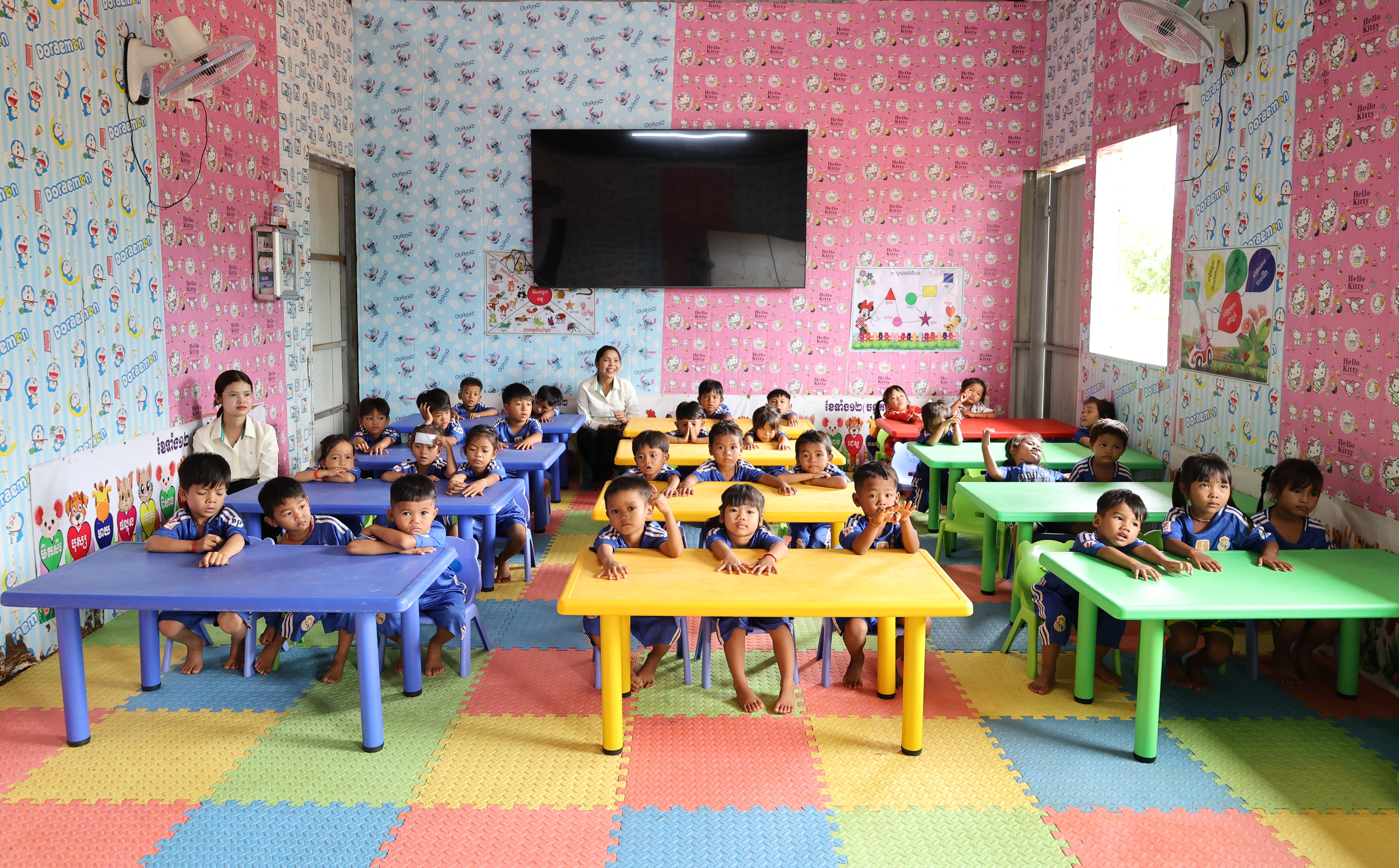 Lớp mầm non cho con em của công nhân. Ảnh: TC.