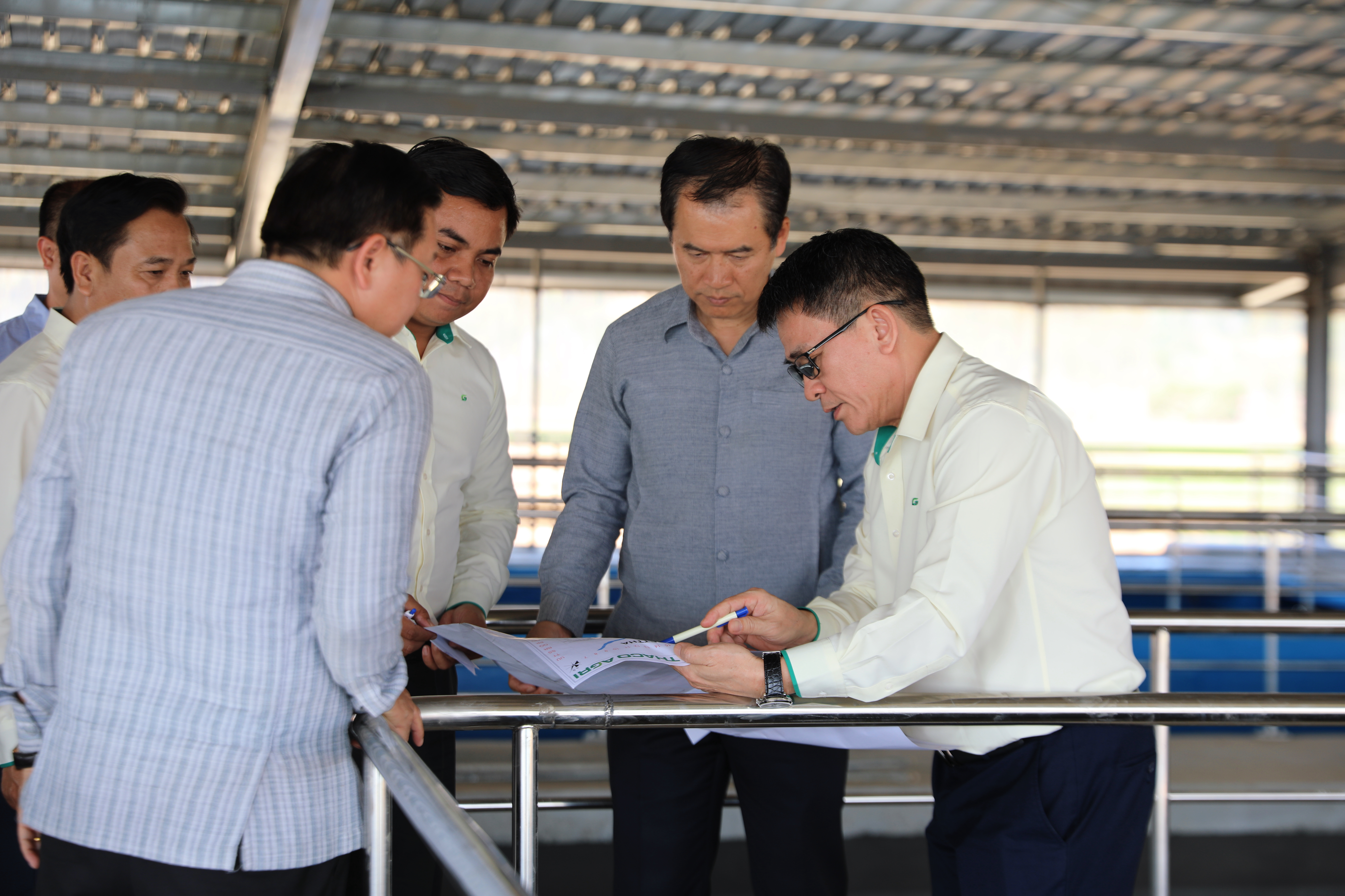 Tổng Giám đốc Trần Bảo Sơn giới thiệu về các dự án của Công ty Nông nghiệp Nam Lào