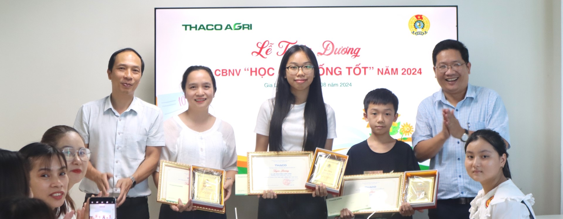 Banner truyền thông