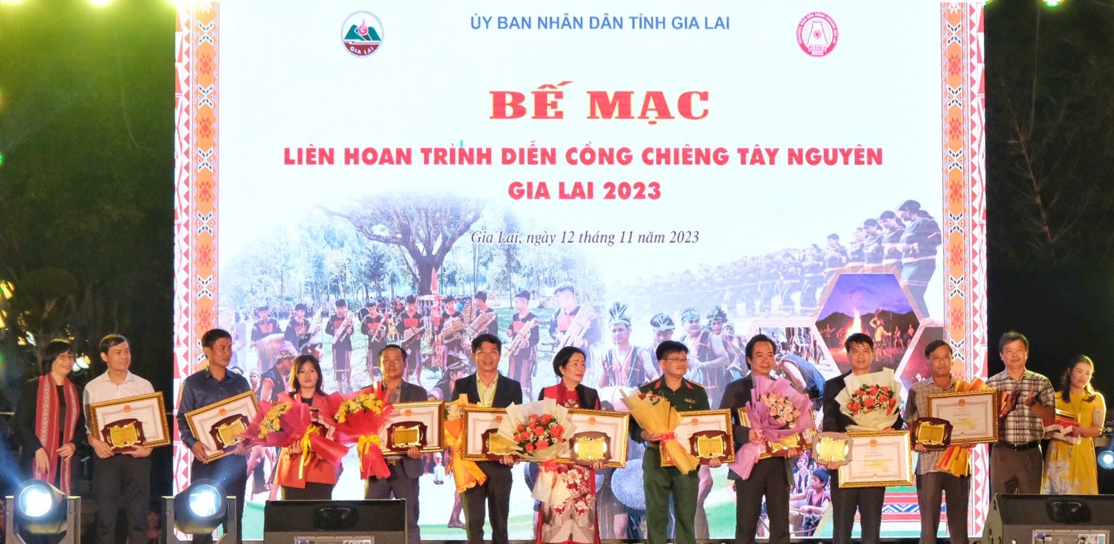 Banner truyền thông